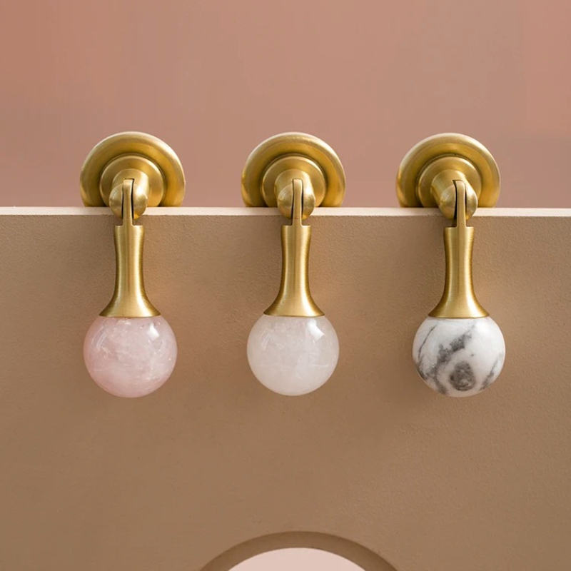White Crystal Ball+Brass Furni - Furniture Hardware Drop Pulls recension och pris